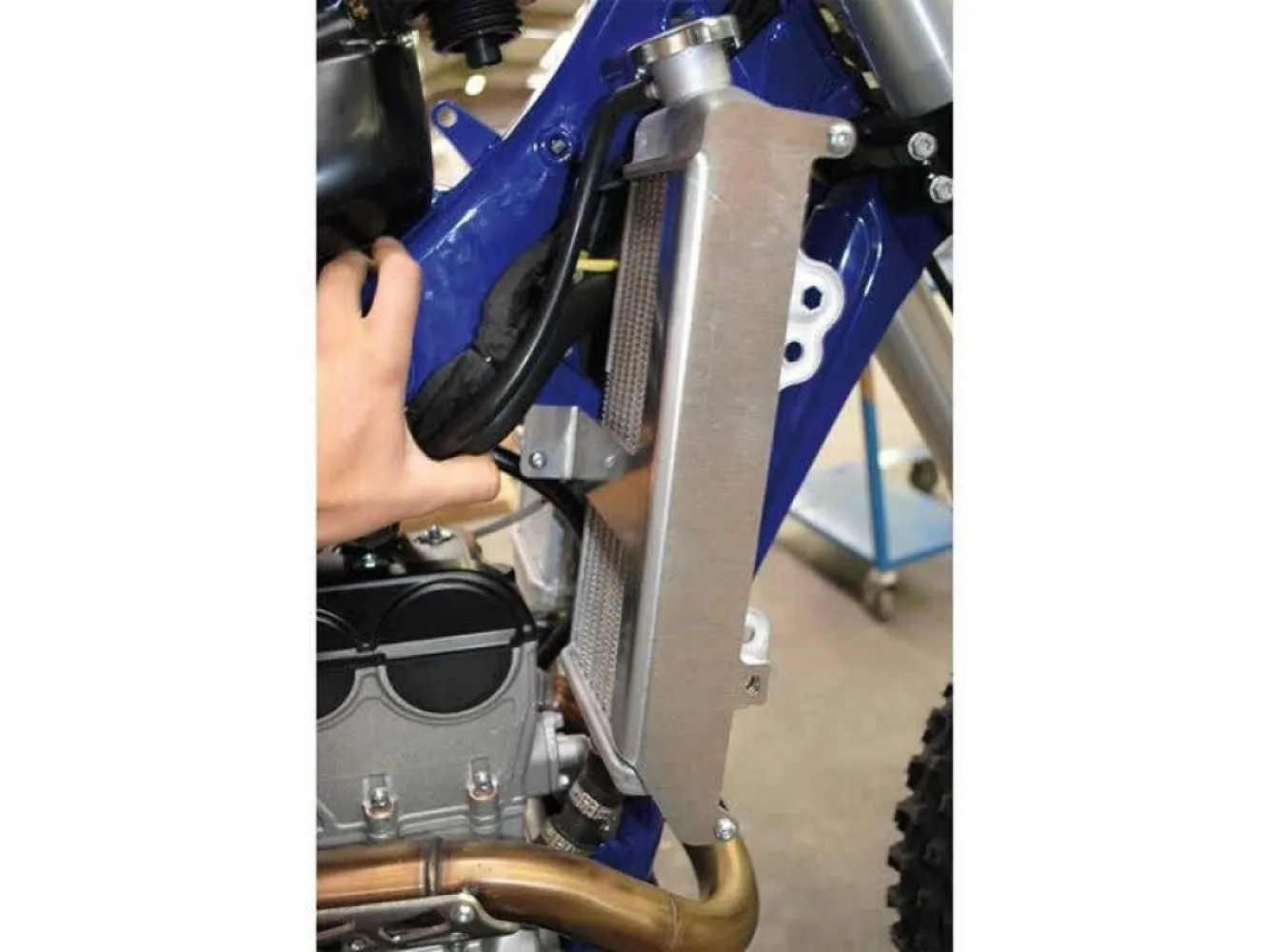 AXP RACING - RADIATOR BRACE SHERCO 12-23 BK - 19010938