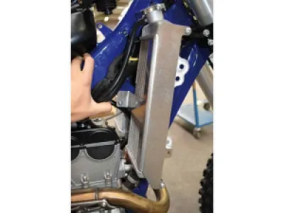 AXP RACING - RADIATOR BRACE SHERCO 12-23 BK - 19010938