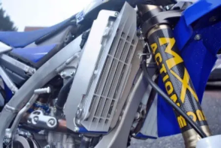 AXP RACING - RADIATOR BRACE WRF BL - 19010939
