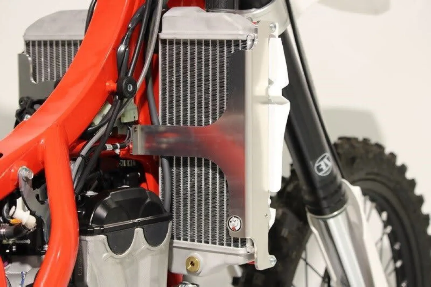 AXP RACING - RADIATOR BRACE RR350+ 20-22 RD - 19010943
