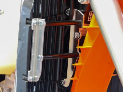 AXP RACING - RADIATOR BRACE EXC/F 24- BK - 19010950