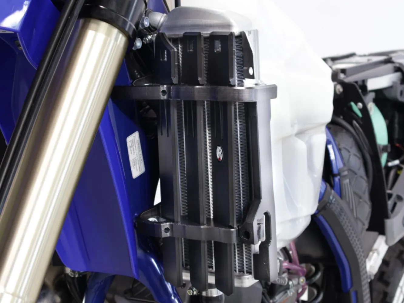 AXP RACING - HDPE RADIATOR BRACES BK - 19010955