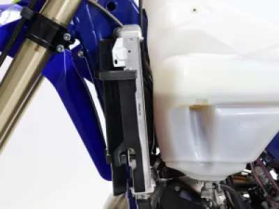 AXP RACING - HDPE RADIATOR BRACES BK - 19010955